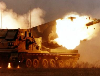 Το πυραυλικό σύστημα Μ270 (MLRS) εν δράσει (βίντεο)